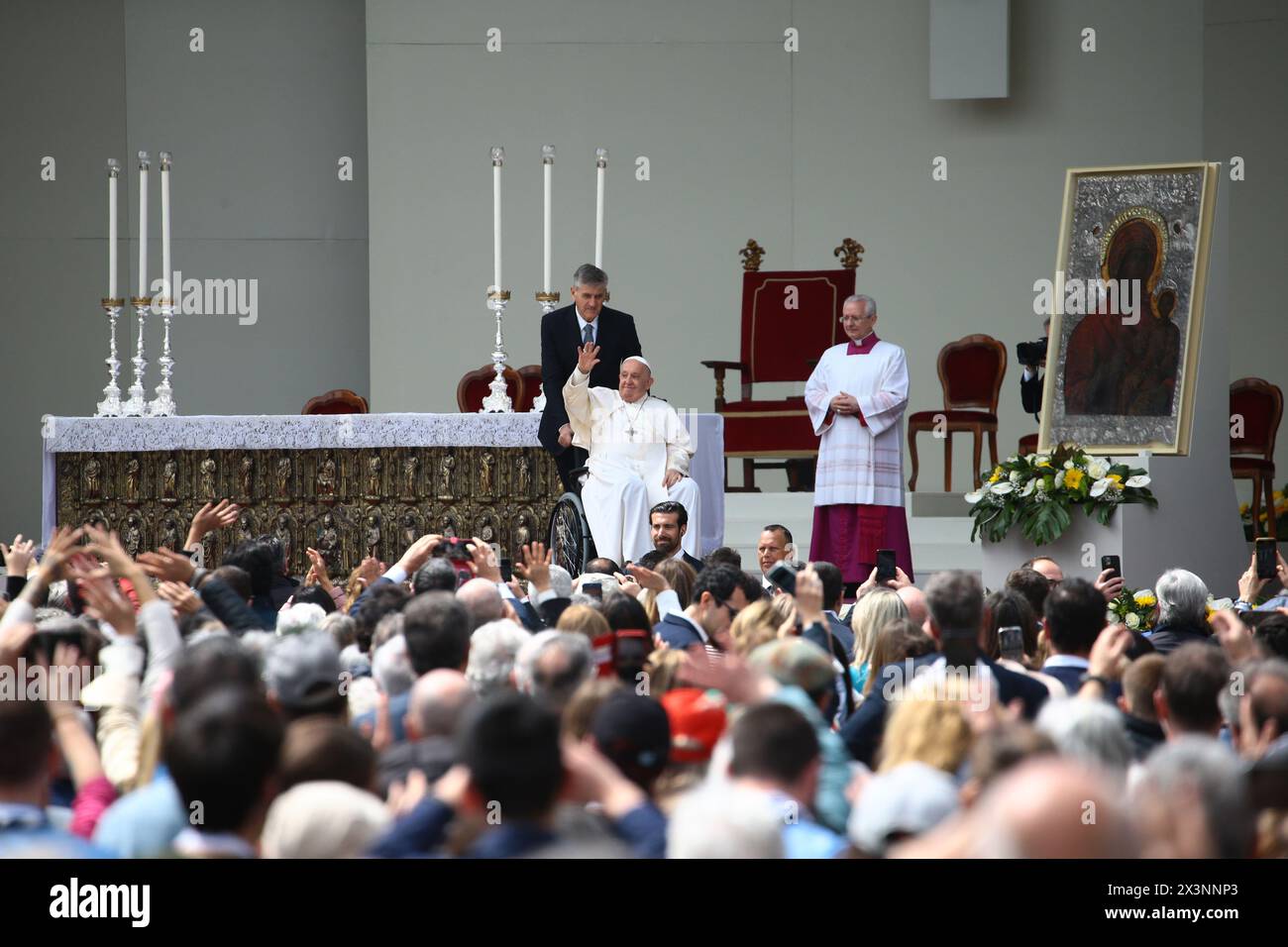 Venezia, Italia. 28 aprile 2024. Domenica 28 aprile 2024 Papa Francesco visiterà la Chiesa di Venezia e, dopo alcune soste significative (presso il carcere della Giudecca e a salute), il momento culminante sarà la celebrazione eucaristica che si terrà in Piazza S. Marco alle 11.00. Credito: Agenzia fotografica indipendente/Alamy Live News Foto Stock