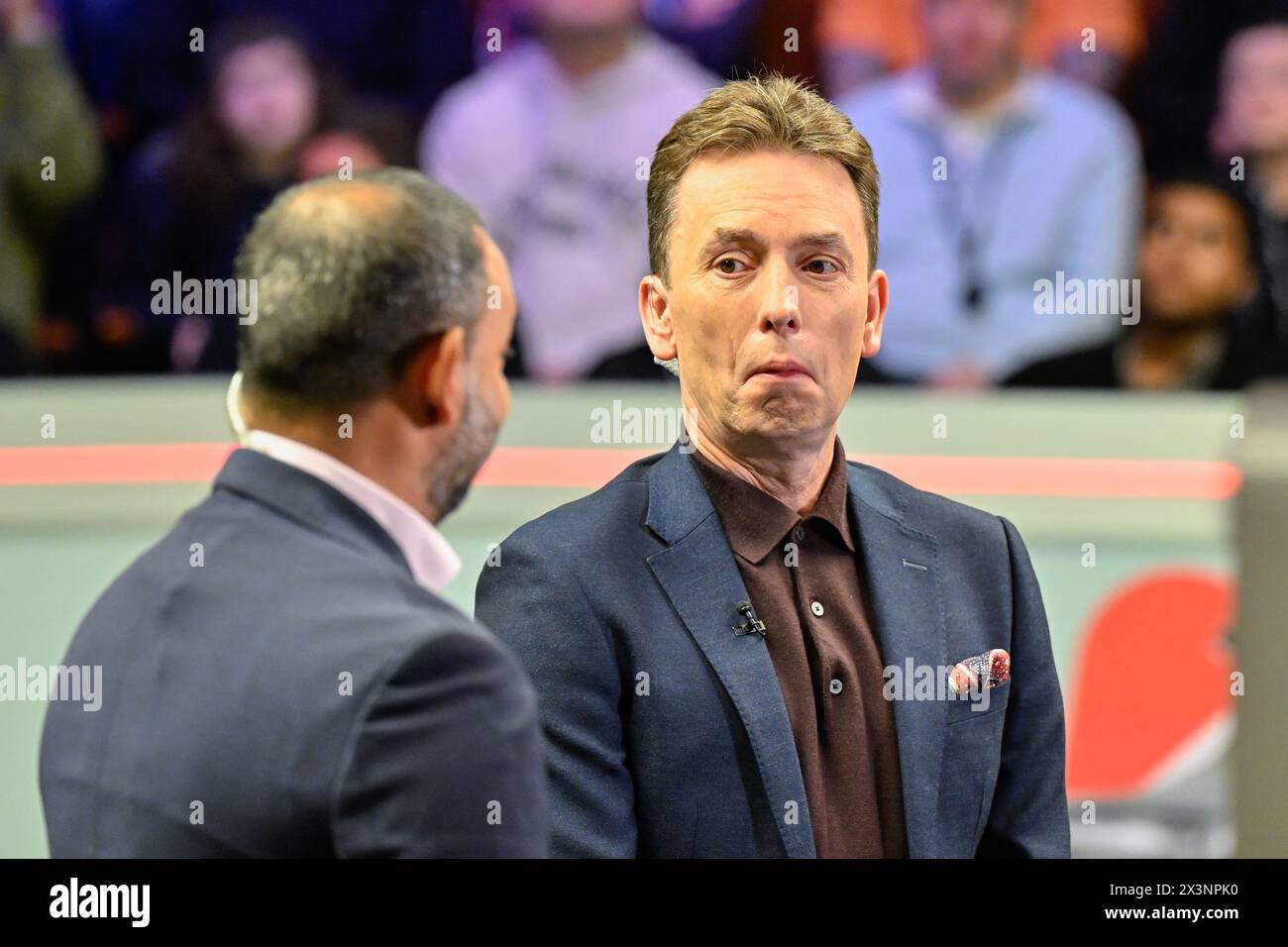 Sheffield, Regno Unito. 28 aprile 2024. Ken Doherty campione del mondo 1997 parla con la BBC in vista dei Campionati del mondo di Cazoo 2024 al Crucible Theatre di Sheffield, Regno Unito, 28 aprile 2024 (foto di Cody Froggatt/News Images) a Sheffield, Regno Unito, il 4/28/2024. (Foto di Cody Froggatt/News Images/Sipa USA) credito: SIPA USA/Alamy Live News Foto Stock