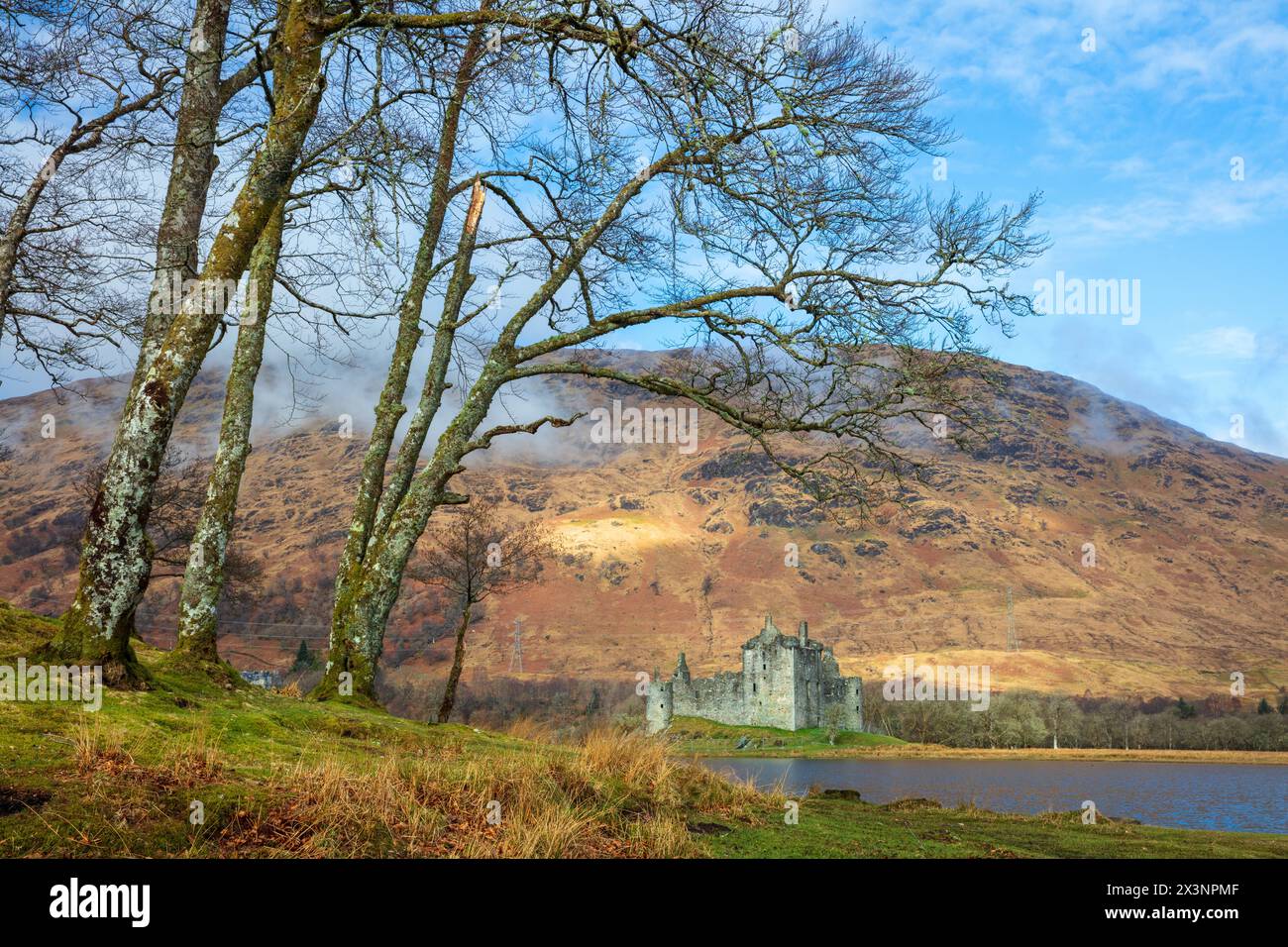 Loch Awe con il castello di Kilchurn. Argyll e Bute, Scozia, Regno Unito. Foto Stock