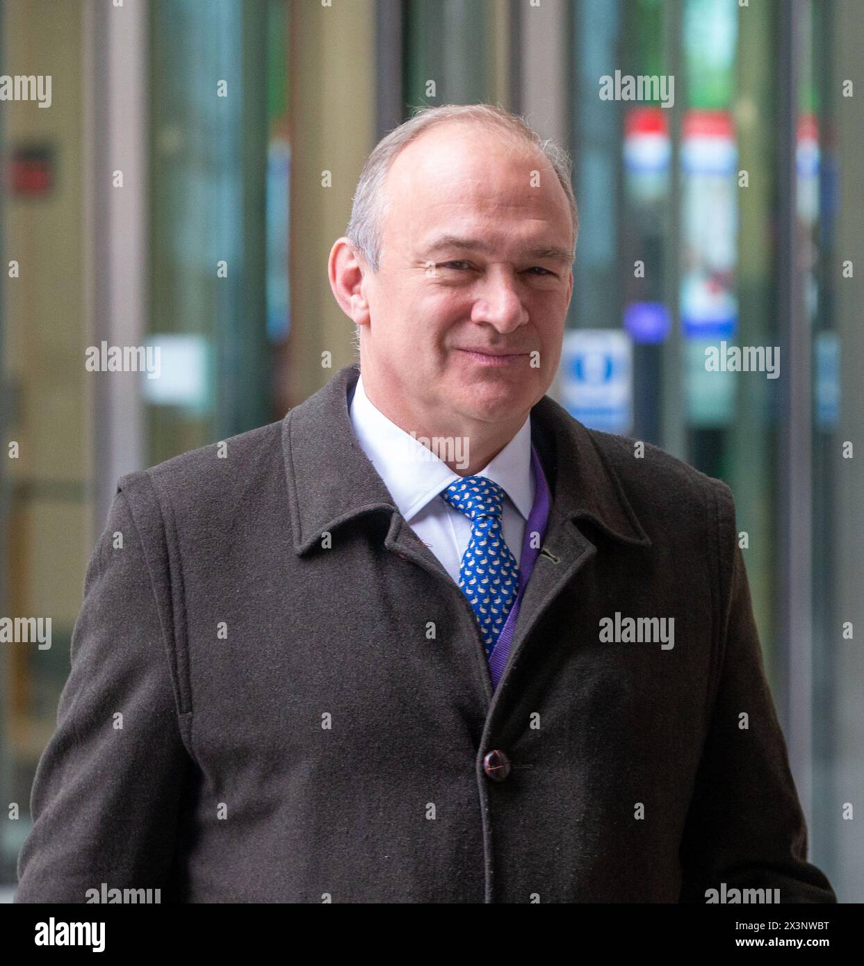 Londra, Inghilterra, Regno Unito. 28 aprile 2024. Il leader dei Liberal Democratici ed DAVEY è visto fuori dalla BBC mentre appare domenica con Laura Kuenssberg. (Credit Image: © Tayfun Salci/ZUMA Press Wire) SOLO PER USO EDITORIALE! Non per USO commerciale! Foto Stock