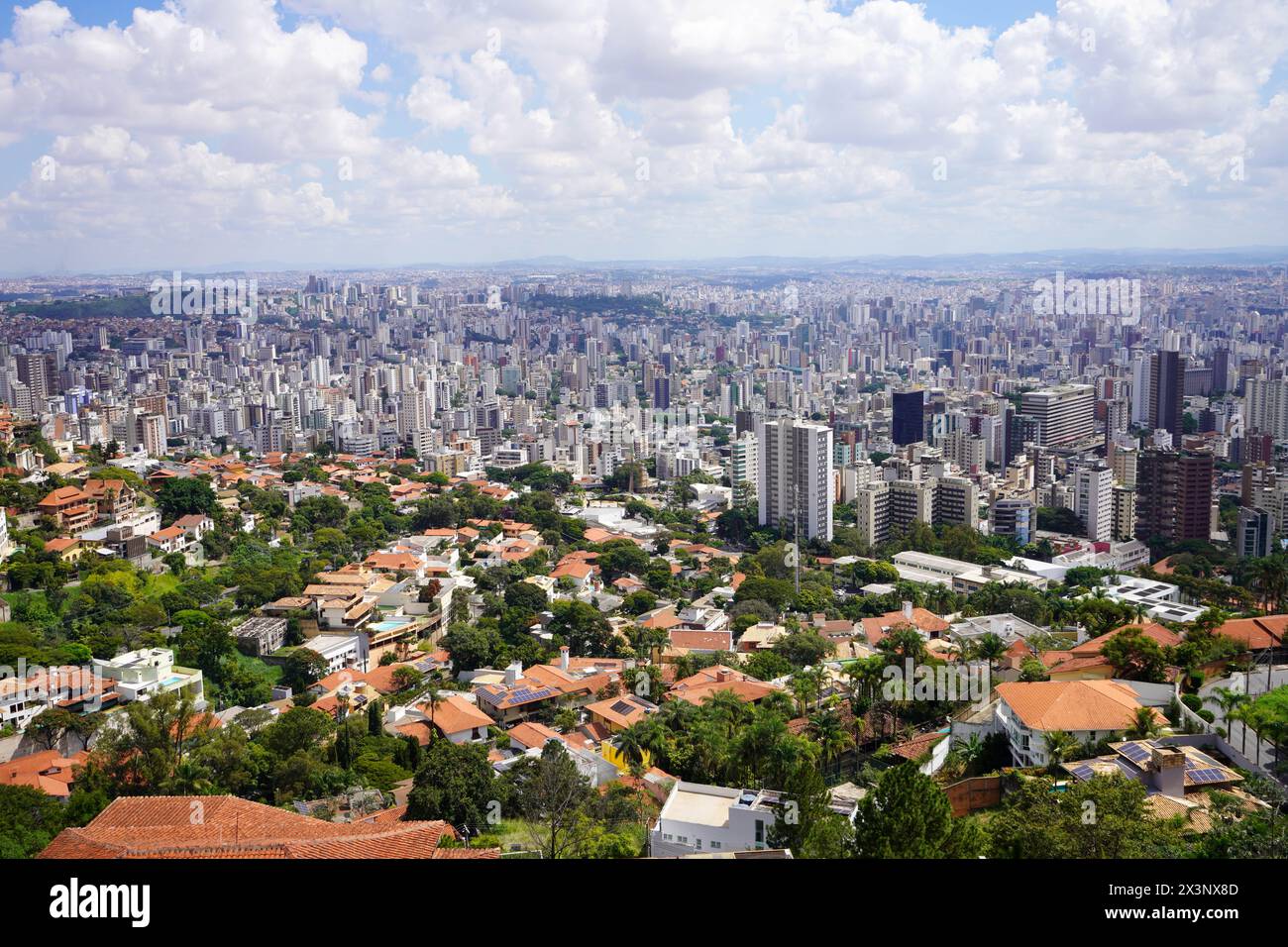 Vista aerea della metropoli di Belo Horizonte nello stato di Minas Gerais, Brasile Foto Stock