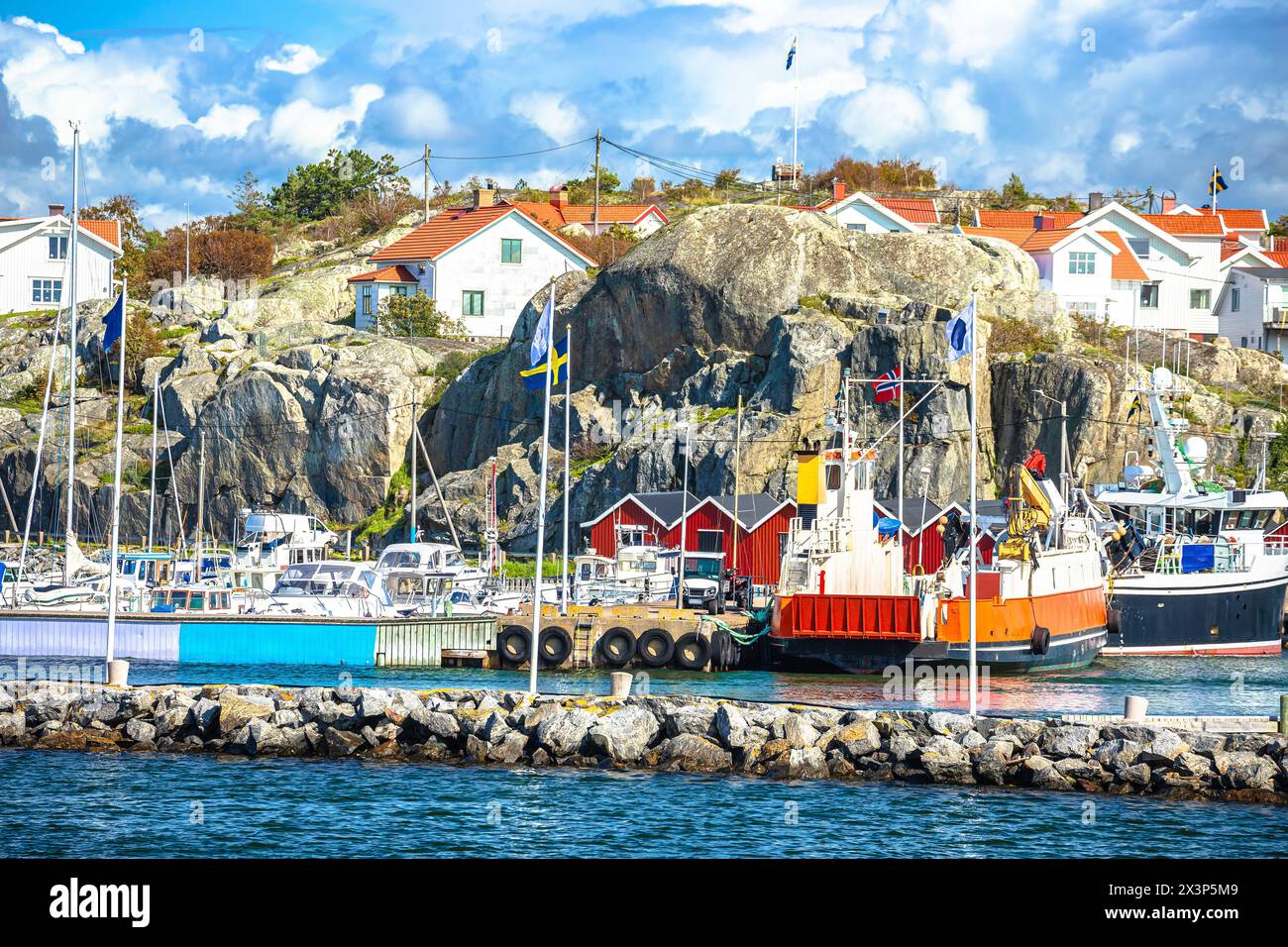 Isola di Donso nell'arcipelago di Gothenburg vista panoramica sul porto, municipalità di Goteborg, contea di Vastra Gotaland, Svezia Foto Stock