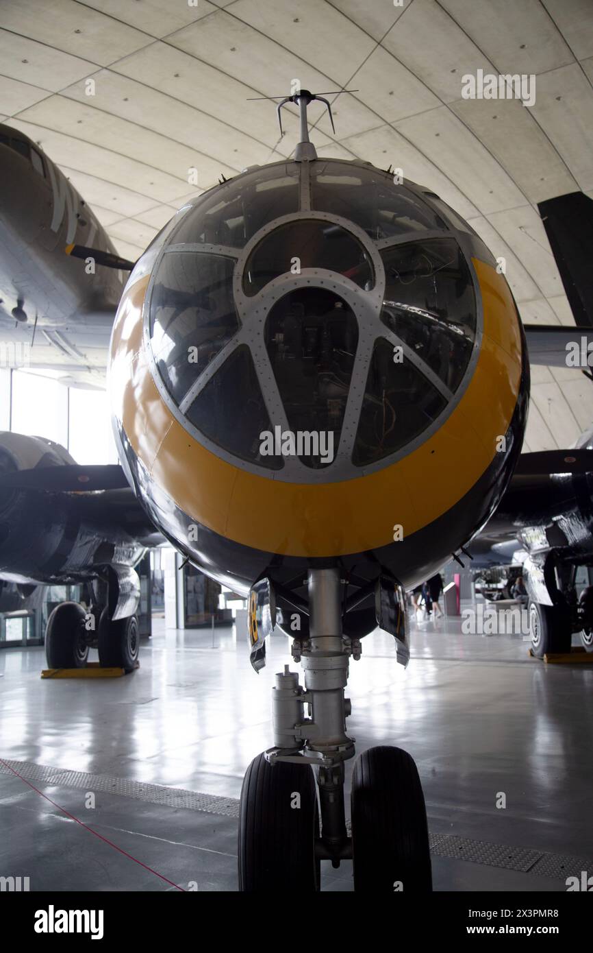 Naso di un Boeing B-29A Superfortress. Bombardiere pesante quadrimotore americano della WW II IWM, Duxford, Regno Unito Foto Stock