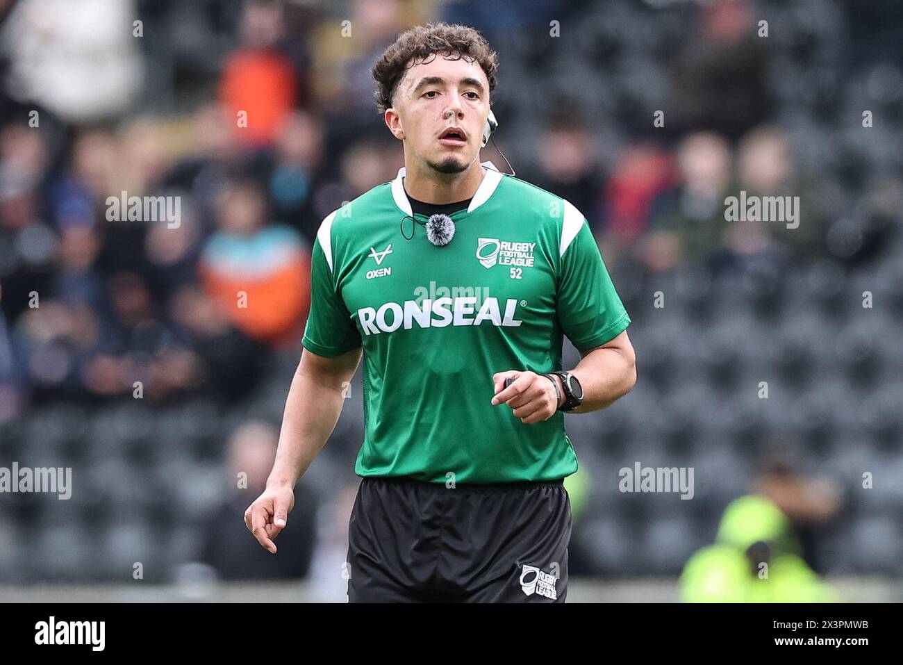 Arbitro Liam Rush durante la partita del 9° turno della Super League Betfred Hull FC vs Leeds Rhinos al MKM Stadium di Hull, Regno Unito, 28 aprile 2024 (foto di Mark Cosgrove/News Images) Foto Stock