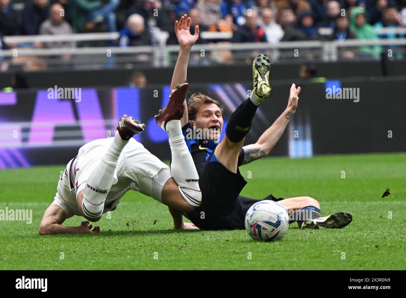 Milano, Italia. 28 aprile 2024. Nicolò Barella dell'Inter durante la partita di calcio di serie A tra Inter FC Internazionale e Torino FC il 28 dell'Avril 2024 allo stadio Giuseppe Meazza San Siro Siro di Milano. Foto Tiziano Ballabio credito: Tiziano Ballabio/Alamy Live News Foto Stock