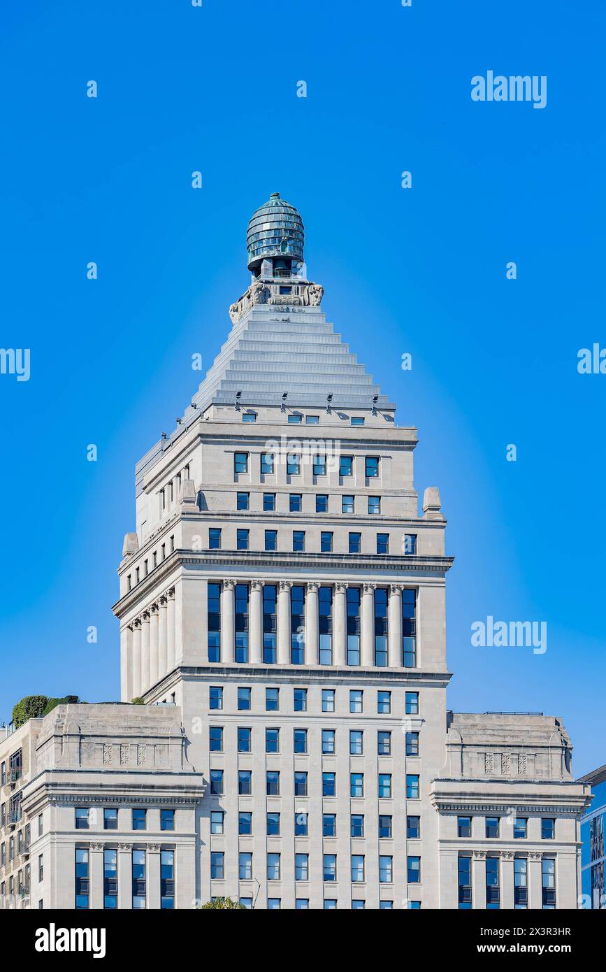 Vista soleggiata di un edificio storico di Chicago Foto Stock
