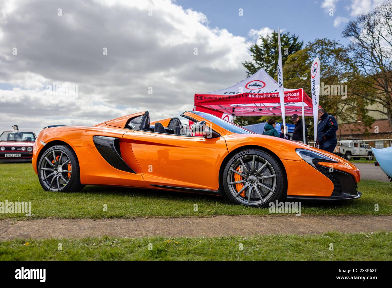 2014 McLaren 650S, in mostra allo Scramble di aprile tenutosi al Bicester Heritage Centre il 21 aprile 2024. Foto Stock