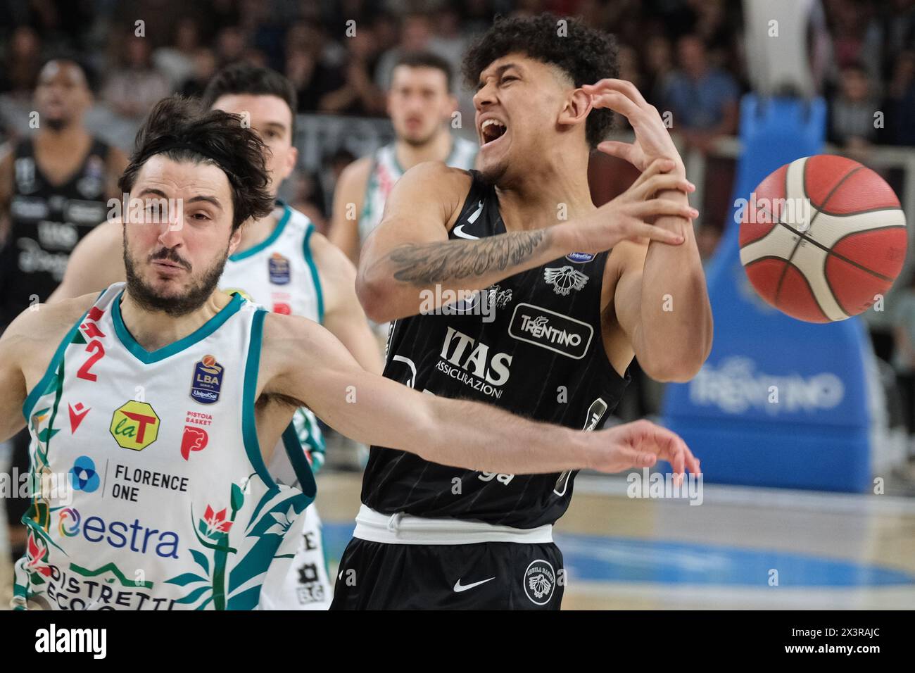 Trento, Italia. 28 aprile 2024. Prentiss Hubb delle Dolomiti Trentino energia durante la partita tra Dolomiti energia Trentino ed Estra Pistoia, 29 giorni di regular season del Campionato Italiano di pallacanestro A1 2023/2024 al T Quotidiano Arena il 28 aprile 2024, Trento, Italia. Crediti: Roberto Tommasini/Alamy Live News Foto Stock