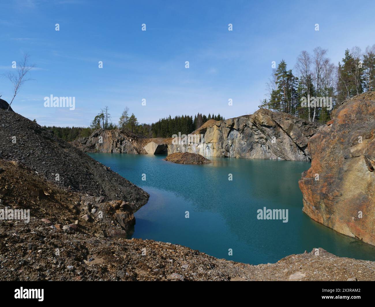 La vecchia miniera di Orijärvi abbandonata in una giornata di sole Foto Stock