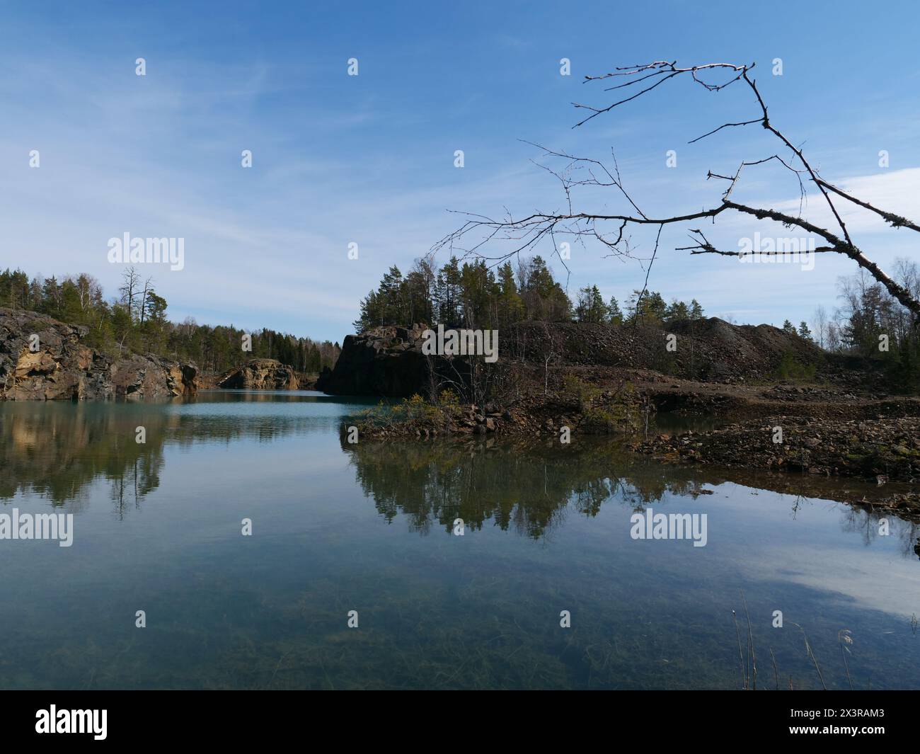 La vecchia miniera di Orijärvi abbandonata in una giornata di sole Foto Stock