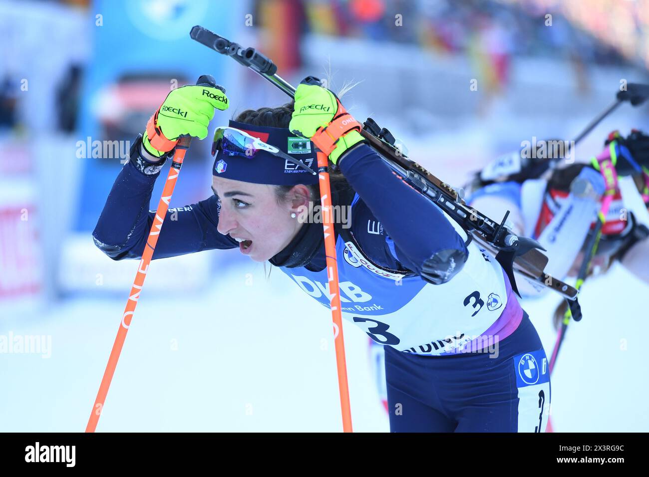 Ruhpolding, Germania. 14 gennaio 2024. RUHPOLDING, GERMANIA - 14 GENNAIO: L'italiana Lisa Vittozzi partecipa all'inseguimento femminile di 10 km al BMW IBU World Cup Biathlon Ruhpolding il 14 gennaio 2024 a Ruhpolding, Germania.240114 SEPA 24 007 - 20240114 PD30266 credito: APA-PictureDesk/Alamy Live News Foto Stock