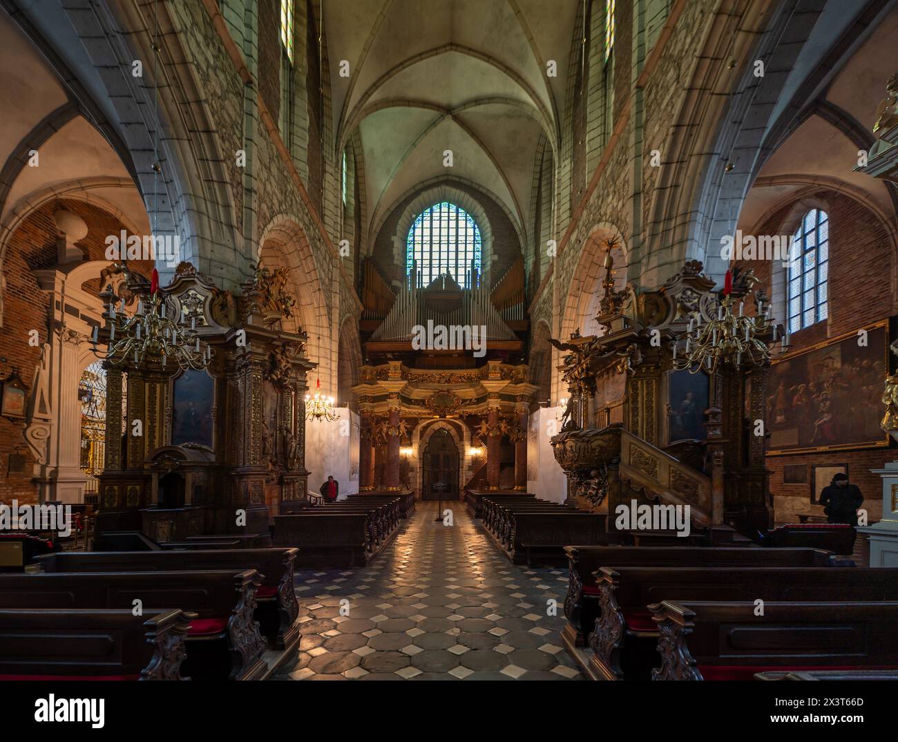 Cracovia, Polonia, 23 marzo 2024 - disegno degli interni gotici della chiesa del Corpus Christi Foto Stock