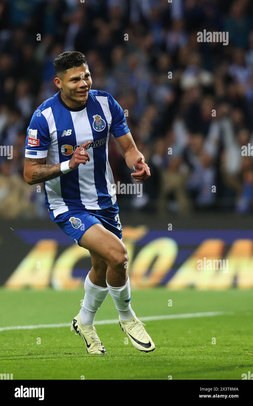 Porto, 04/28/2024 - il Futebol Clube do Porto ha ospitato questa sera lo Sporting Clube de Portugal al Estádio do Dragão in una partita che conta per il 31° turno della i League 2023/24. Partvan Den del Val/Global Imagens di Evanilson) Foto Stock