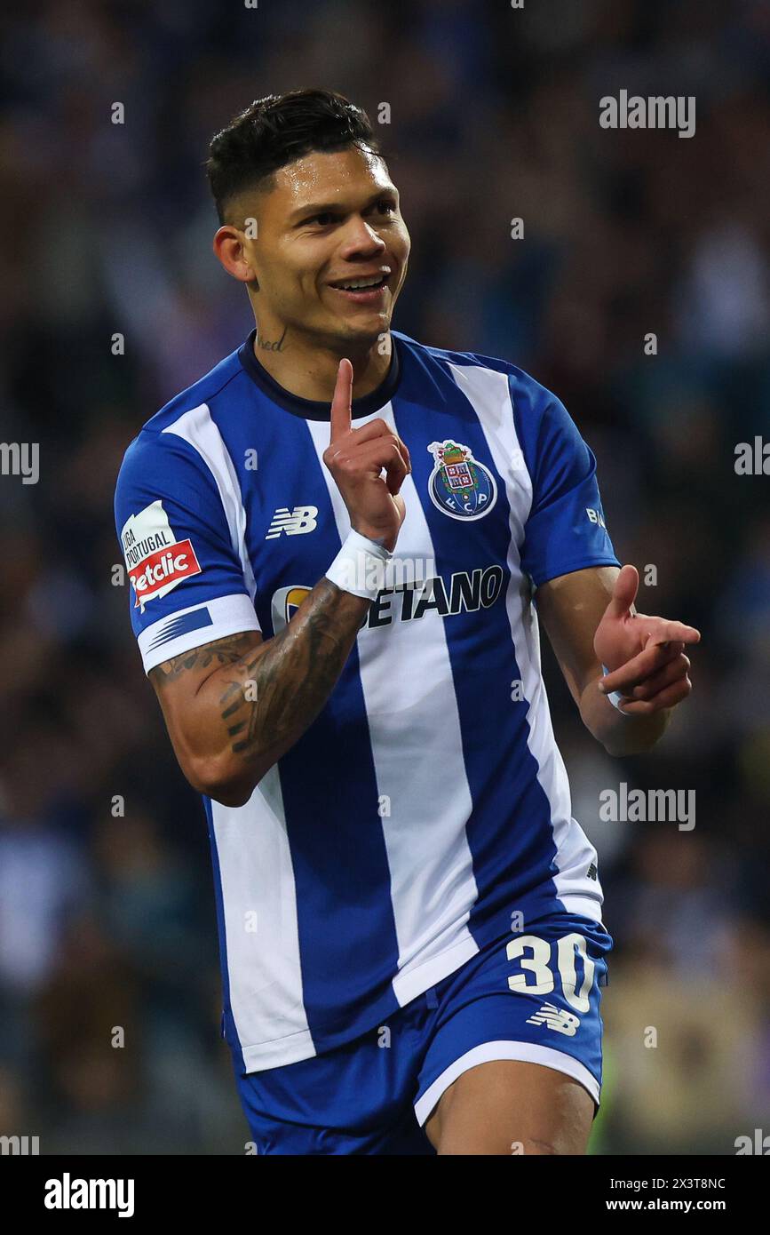 Porto, 04/28/2024 - il Futebol Clube do Porto ha ospitato questa sera lo Sporting Clube de Portugal al Estádio do Dragão in una partita che conta per il 31° turno della i League 2023/24. Partvan Den del Val/Global Imagens di Evanilson) Foto Stock