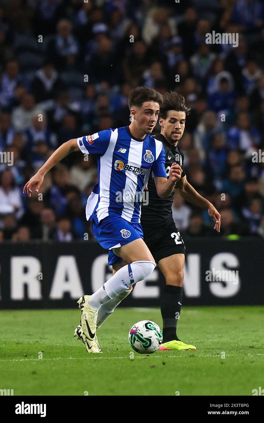 Porto, 04/28/2024 - il Futebol Clube do Porto ha ospitato questa sera lo Sporting Clube de Portugal al Estádio do Dragão in una partita che conta per il 31° turno della i League 2023/24. Martim e Daniel Braganza (Ivan del Val/Global Imagens) Foto Stock
