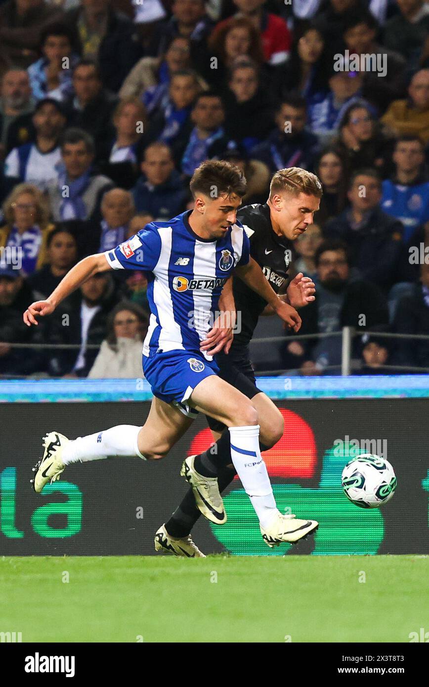 Porto, 04/28/2024 - il Futebol Clube do Porto ha ospitato questa sera lo Sporting Clube de Portugal al Estádio do Dragão in una partita che conta per il 31° turno della i League 2023/24. Martim e Gyokeres (Ivan del Val/Global Imagens) Foto Stock