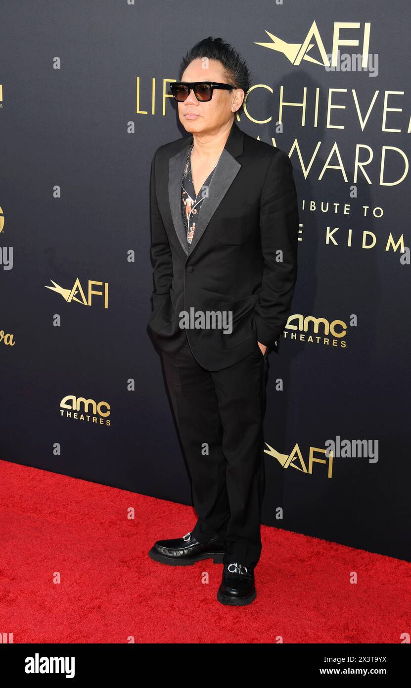 HOLLYWOOD, CALIFORNIA - APRILE 27: Matthew Libatique partecipa al 49° AFI Lifetime Achievement Award Gala Tribute che celebra Nicole Kidman al Dolby Th Foto Stock
