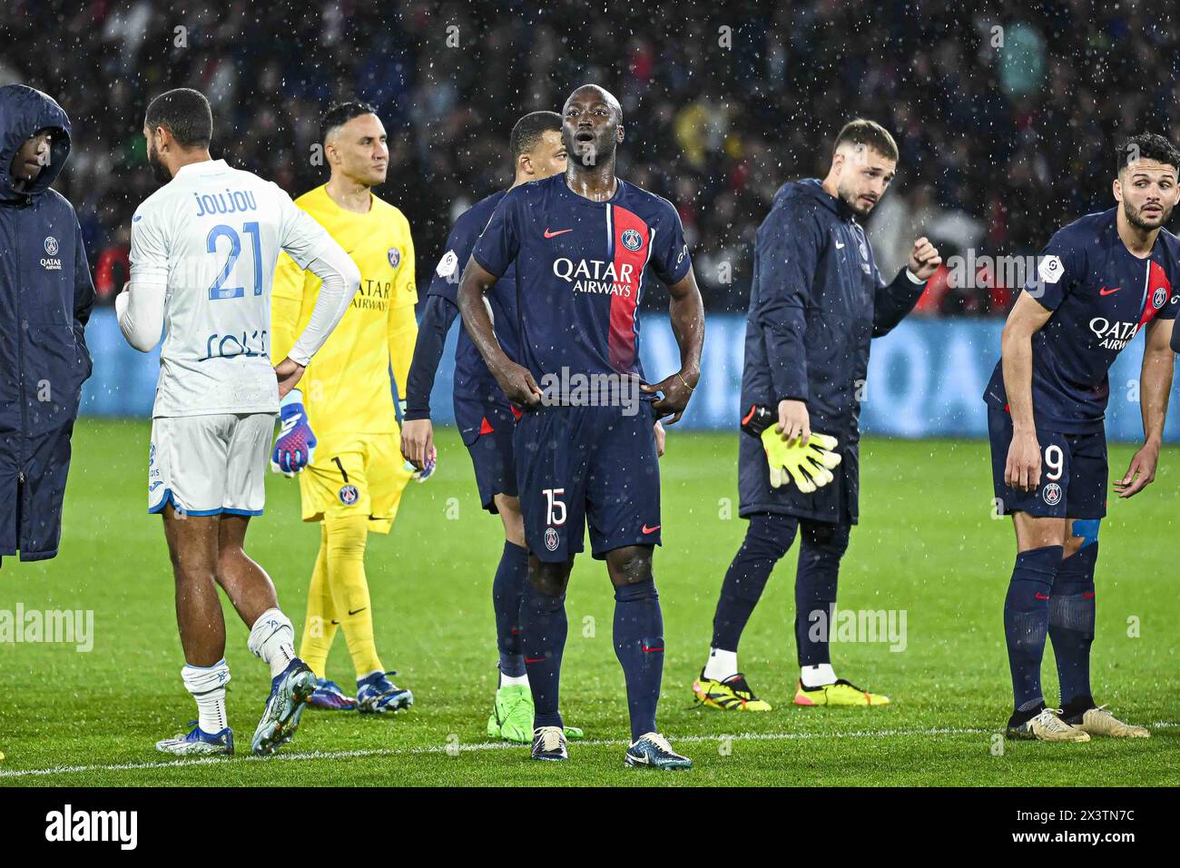 Il 27 aprile 2024, allo stadio Parc des Princes di Parigi, in Francia, ha giocato con Danilo Pereira durante la partita di calcio francese di Ligue 1 tra il Paris Saint-Germain e le Havre AC. Foto Victor Joly / DPPI Foto Stock