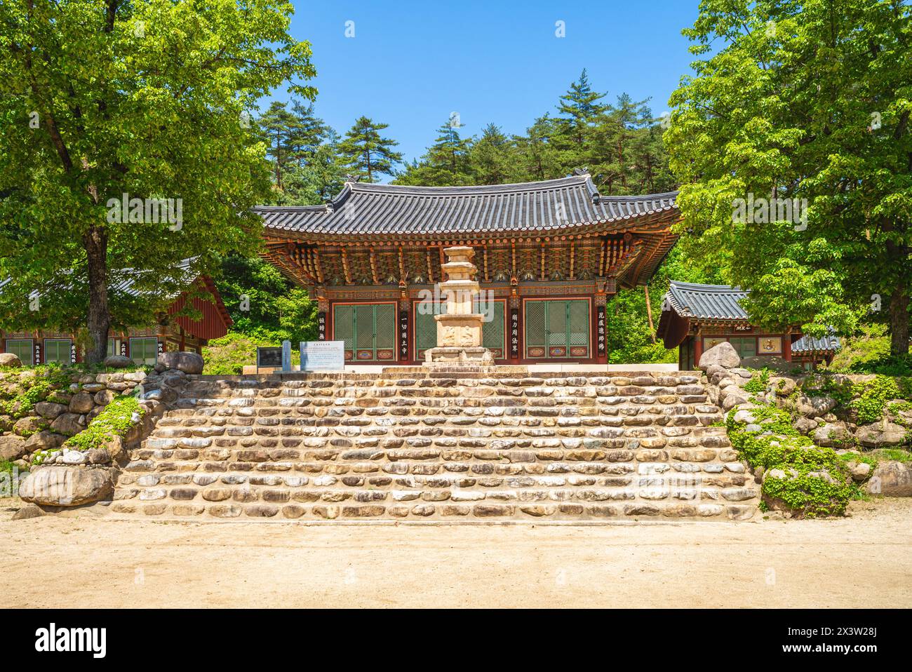 Singyesa, un tempio buddista coreano a Onjong ri, provincia di Kangwon, Corea del Nord. Traduzione: Taeung Hall Foto Stock