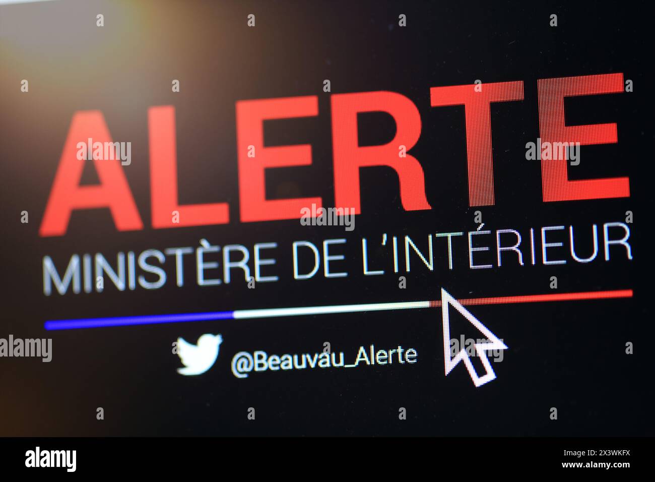 Avviso sull'account Twitter del Ministero dell'interno. Informare la popolazione in caso di pericolo Foto Stock