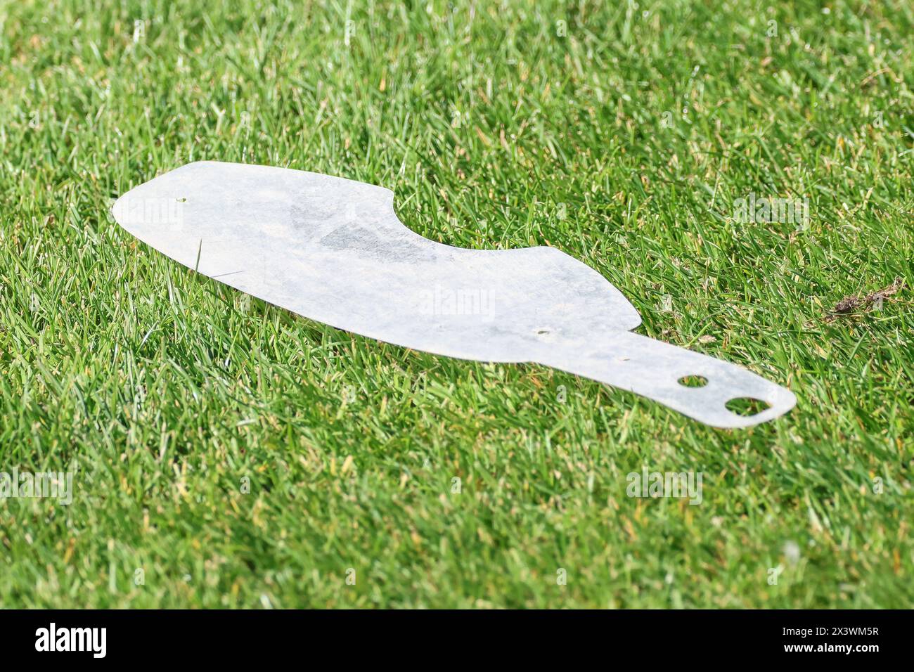 Rzeszow, Polonia. 4 agosto 2024. speedway (zuzel) Metalkas 2. Ekstraliga 2024 op: Texom Stal Rzeszow - Cellfast Wilki Krosno op: goggle tear off Credit: Konrad Swierad/Alamy Live News Foto Stock