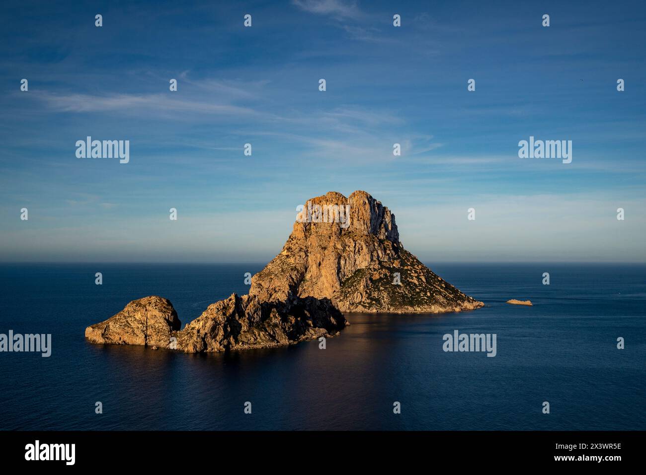 Le misteriose isole es Vedra e es Vendrell, Sant Josep de sa Talaia, Ibiza, Isole Baleari, Spagna Foto Stock