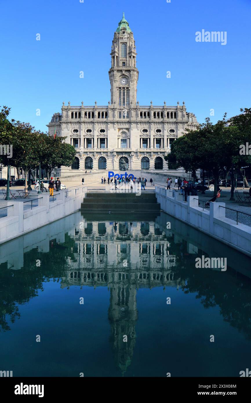 Europa, Portogallo, Porto. Centro storico patrimonio dell'umanità dell'UNESCO, Piazza della libertà, Municipio Foto Stock