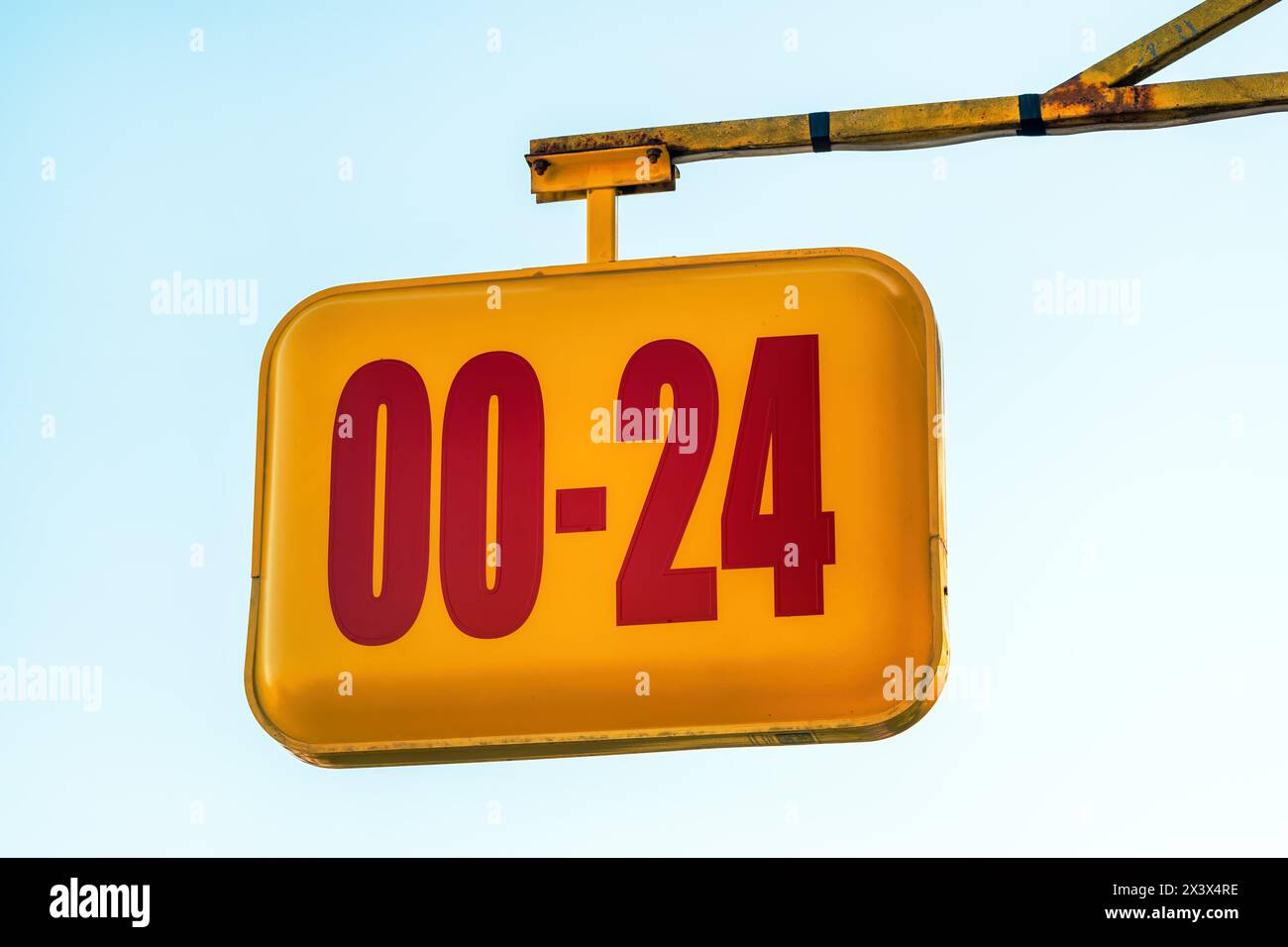 Lavorate 24 ore su 24 con cartellone, 00-24 ore di apertura per gli impegni di lavoro, attenzione selettiva Foto Stock
