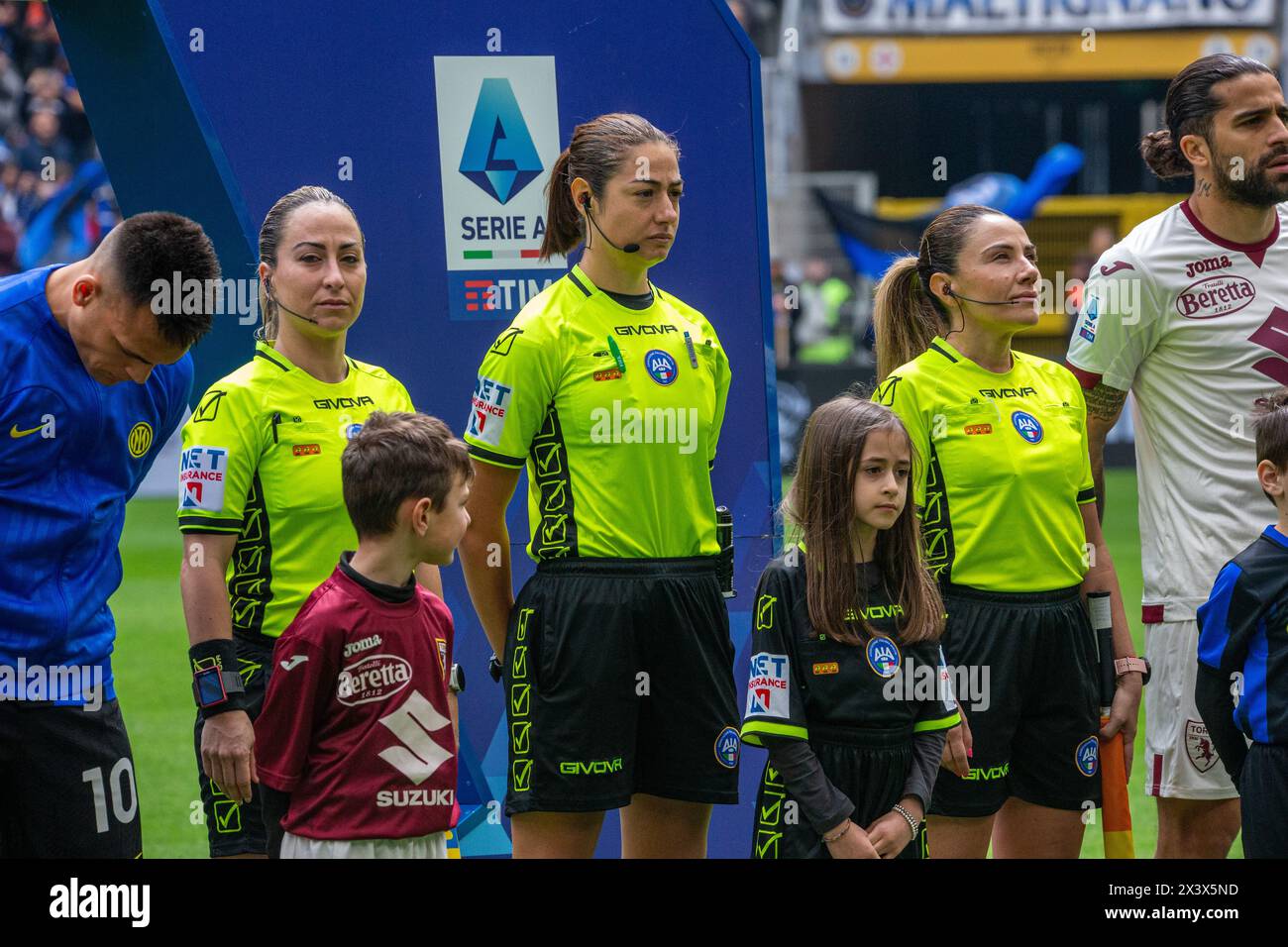 Milano, Italia - aprile 28 2024 - Inter vs Torino serie A - per la prima volta in serie a match 3 donne dirigono la partita crediti: Kines Milano/Alamy Live News Foto Stock