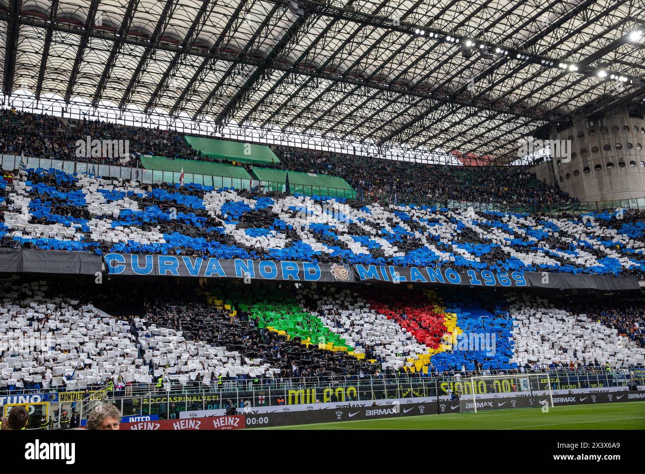 Milano, Italia - aprile 28 2024 - Inter vs Torino serie A - coreografia per scudetto curva nord f.c. internazionale Credit: Kines Milano/Alamy Live News Foto Stock