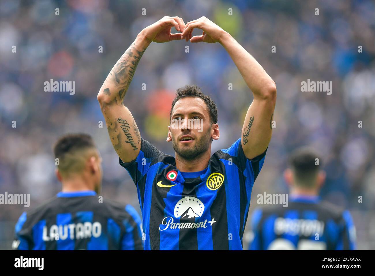 Milano, Italia. 28 aprile 2024. Hakan Calhanoglu (20) dell'Inter segna per 2-0 a rigore durante la partita di serie A tra Inter e Torino a Giuseppe Meazza a Milano. (Photo Credit: Gonzales Photo/Alamy Live News Foto Stock