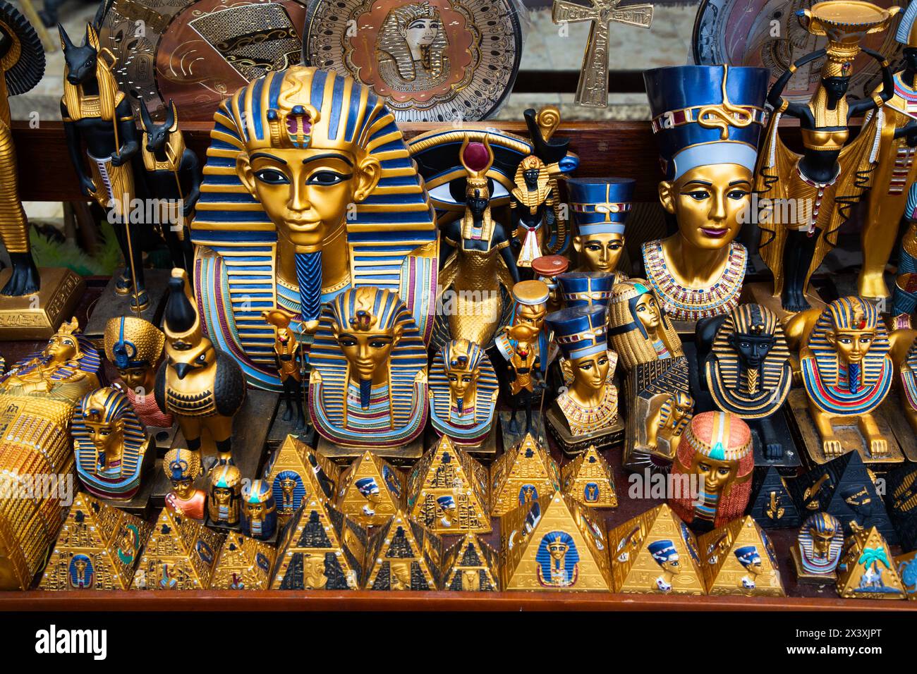 Tourist Merchadise in vendita, Bazaar, il Cairo copto, il Cairo, Egitto Foto Stock