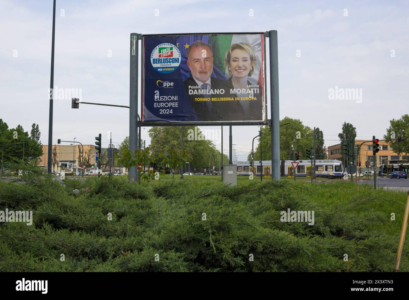 Elezioni europee 2024 candidati italiani in un cartellone elettorale a Torino, Italia Foto Stock