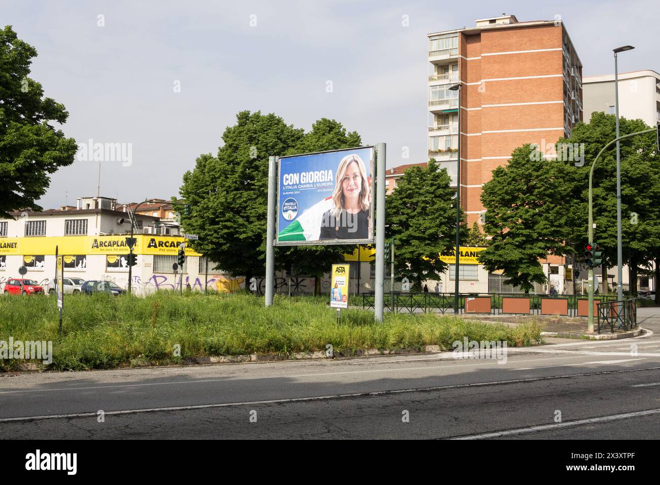 Elezioni europee del 2024 la candidata italiana Giorgia Meloni (partito Fratelli d'Italia) in un cartellone elettorale a Torino Foto Stock
