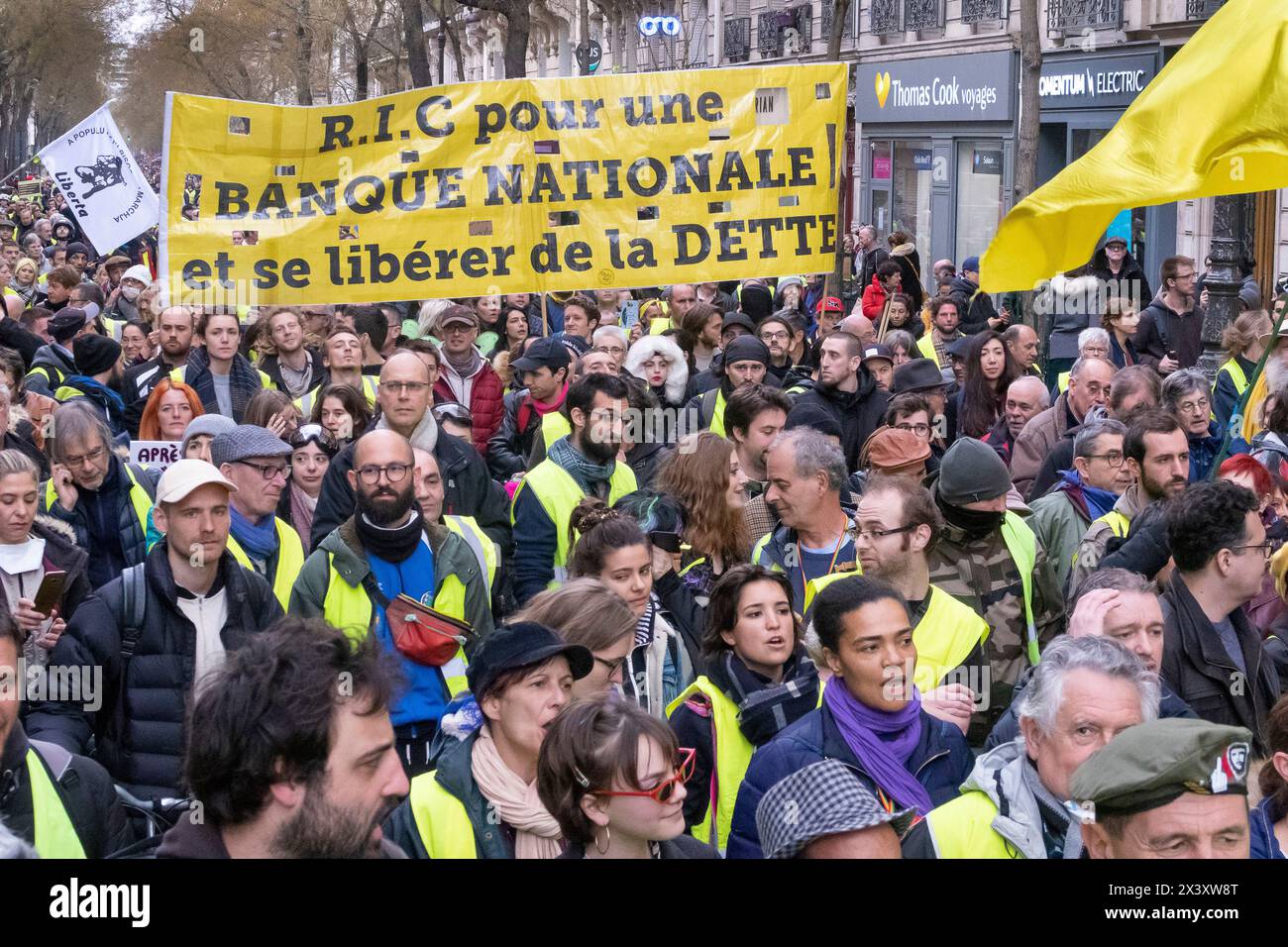 2 marzo 2019. Parigi. Dimostrazione dei gilet gialli contro la politica del governo Macron. Atto 16. Manifestanti rue d'Alesia Foto Stock