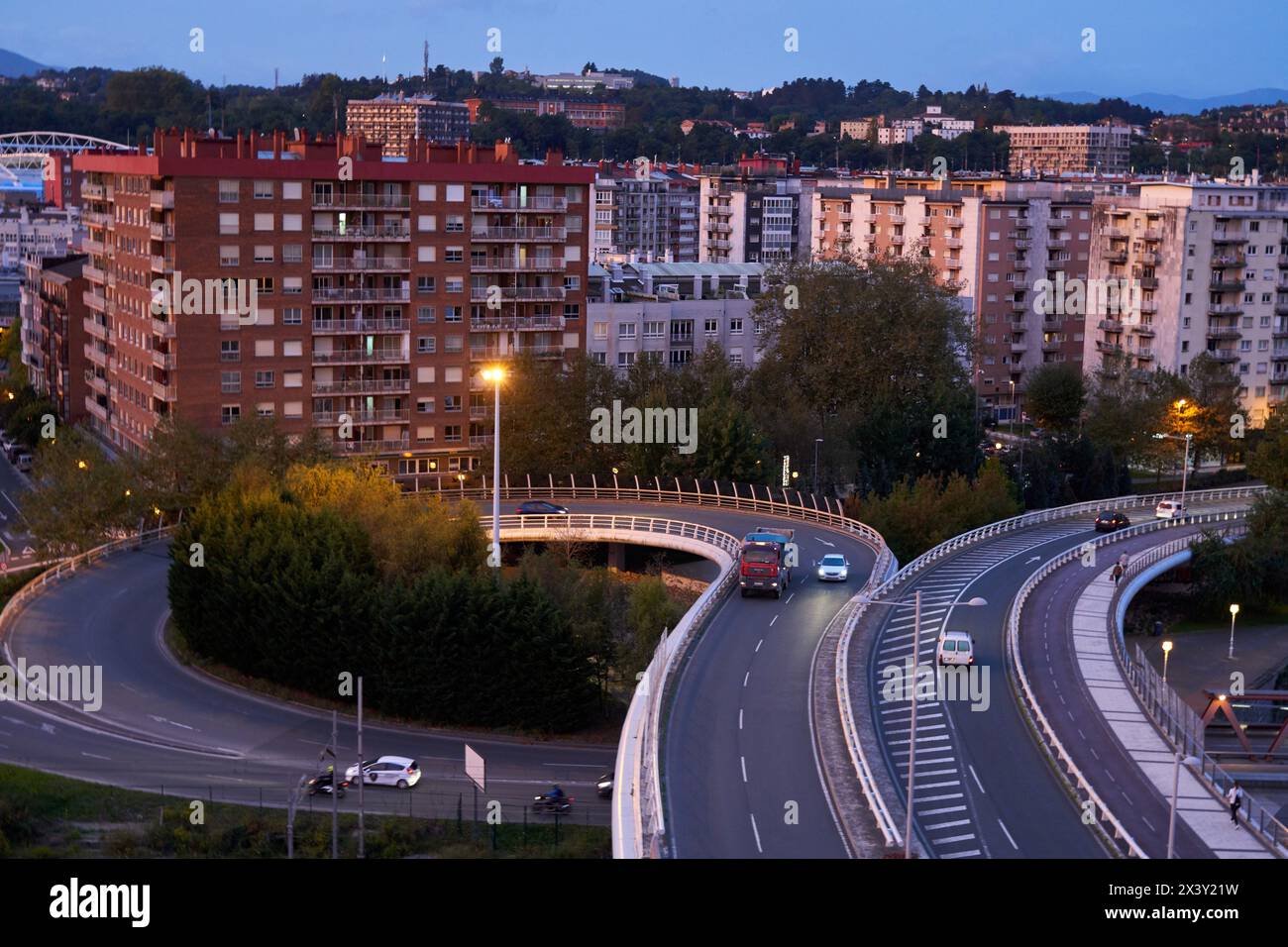 Viadotto, Edifici Di Appartamenti, Donostia, San Sebastian, Gipuzkoa, Paesi Baschi, Spagna, Europa Foto Stock