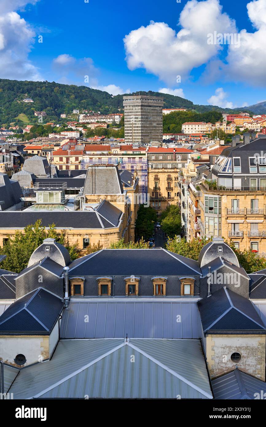 Viste dal punto panoramico di San Bartolomé, Donostia, San Sebastian, città cosmopolita di 187.000 abitanti, nota per la sua gastronomia, le spiagge urbane e. Foto Stock