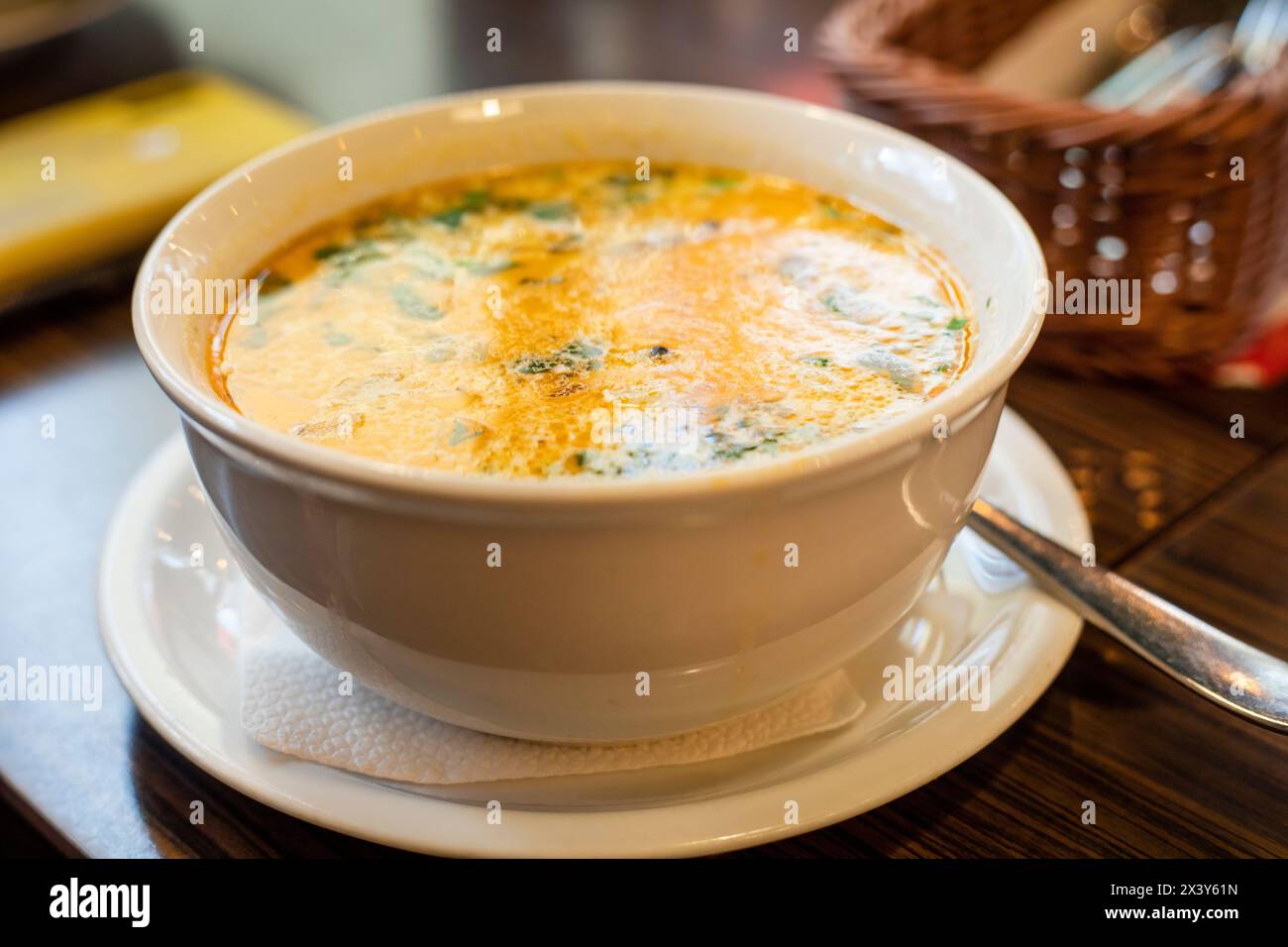 deliziosa zuppa di formaggio vegetale. Dieta e alimentazione sana Foto Stock