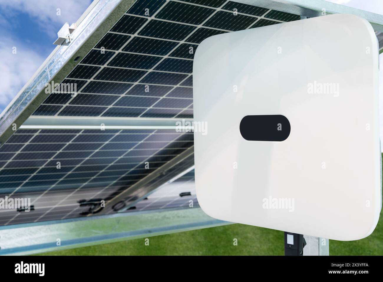 Cruscotto di controllo del pannello solare con immagazzinamento di energia. Foto Stock