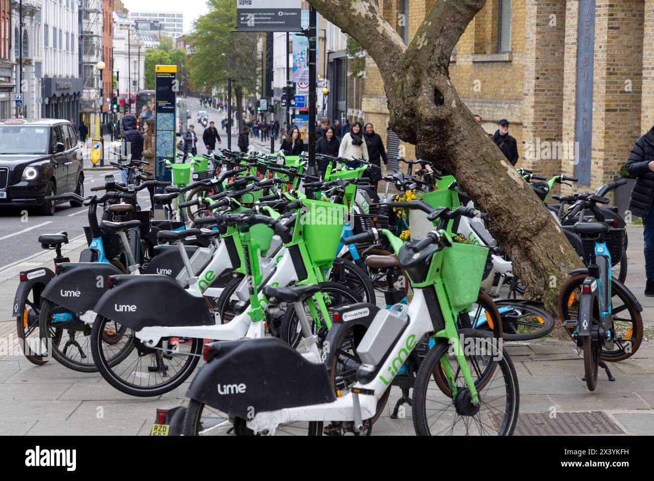 Noleggio di biciclette da strada a Clerkenwell, Londra. Sono disponibili per l'uso con un'app per smartphone Foto Stock