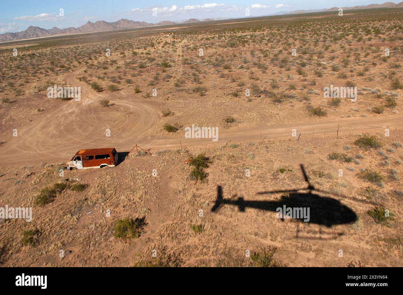 Giro in elicottero di Border Patrol attraverso il deserto. Foto Stock