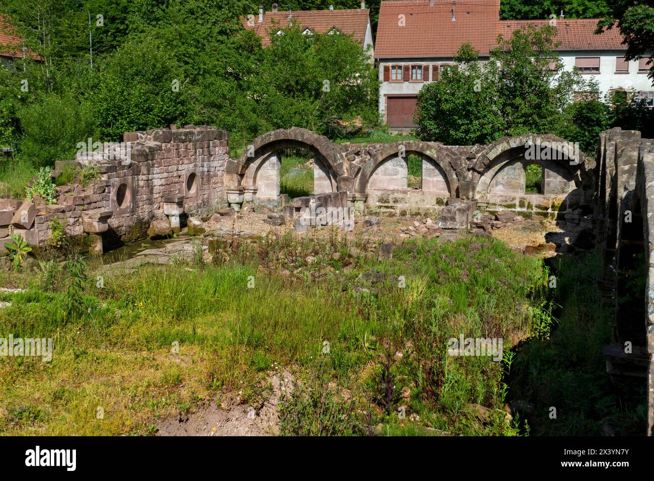 Ruine des Nonnen kloster Krauftal, in Graufthal im Elsass Frankreich Foto Stock