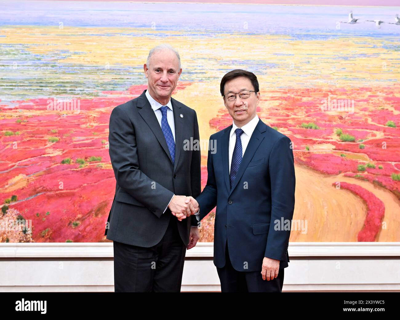 Pechino, Cina. 29 aprile 2024. Il vicepresidente cinese Han Zheng incontra il ministro degli Esteri del Perù Javier Gonzalez-Olaechea Franco a Pechino, capitale della Cina, il 29 aprile 2024. Crediti: Yin Bogu/Xinhua/Alamy Live News Foto Stock