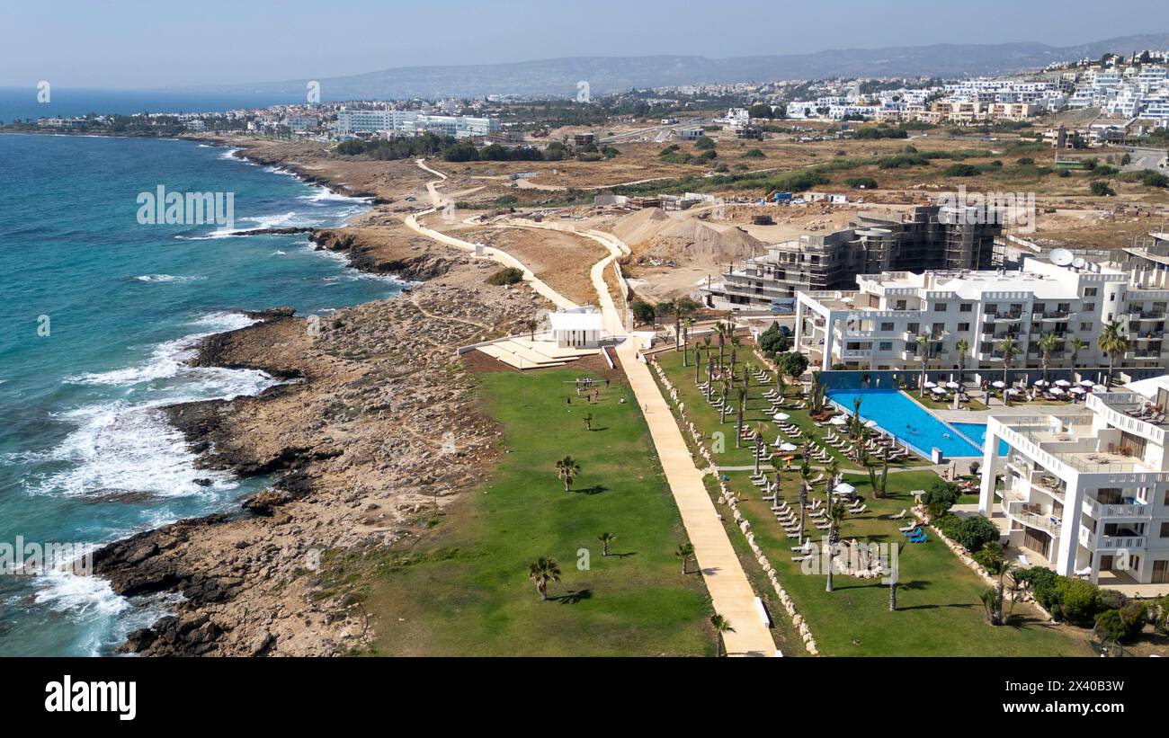 Sentiero costiero di Paphos e Capital Coast Resort and Spa, area Tomba dei Re, Paphos, Cipro Foto Stock