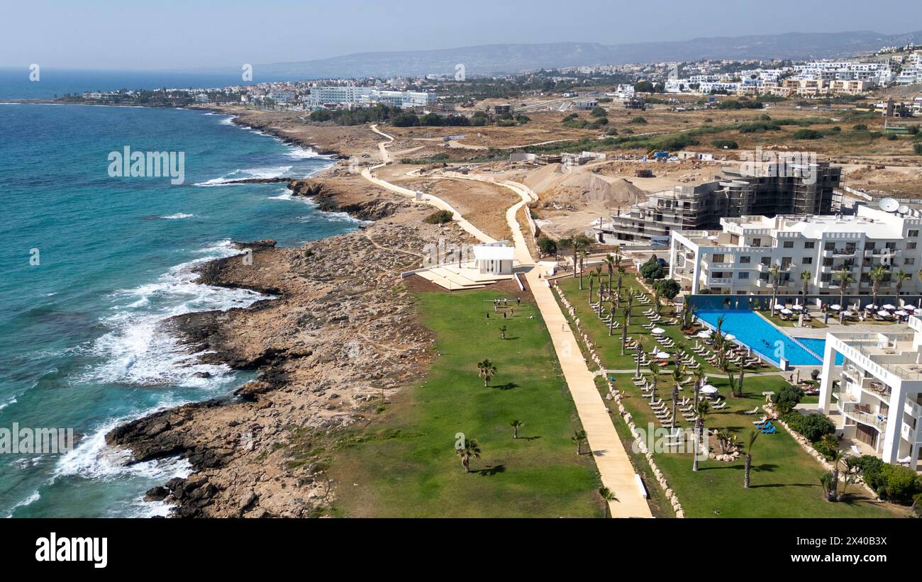 Sentiero costiero di Paphos e Capital Coast Resort and Spa, area Tomba dei Re, Paphos, Cipro Foto Stock