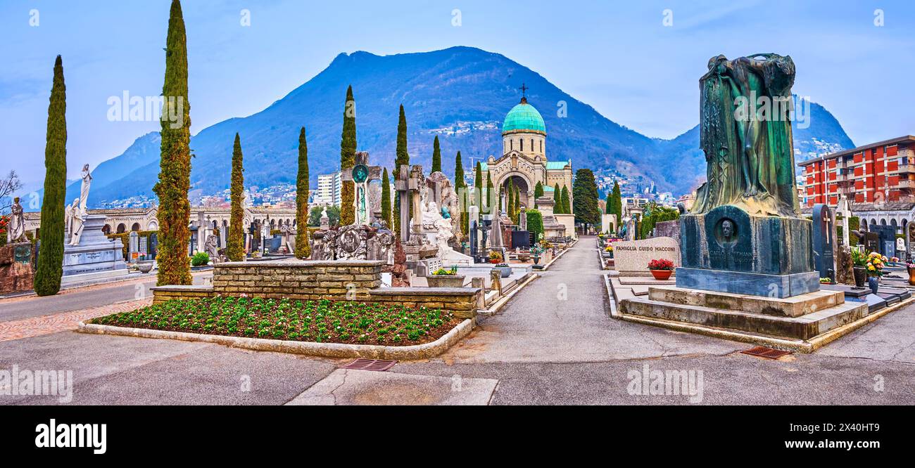LUGANO, SVIZZERA - 18 MARZO 2022: Panorama del Cimitero Monumentale con splendide sculture e mausolei, il 18 marzo a Lugano, Svizzera Foto Stock