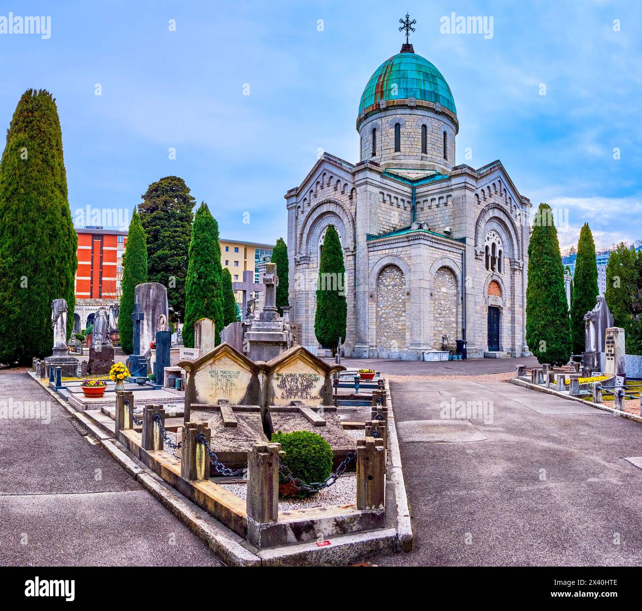 LUGANO, SVIZZERA - 18 MARZO 2022: Edificio Famedio in prossimità di cimiteri e mausolei del Cimitero Monumentale, il 18 marzo a Lugano, Swit Foto Stock