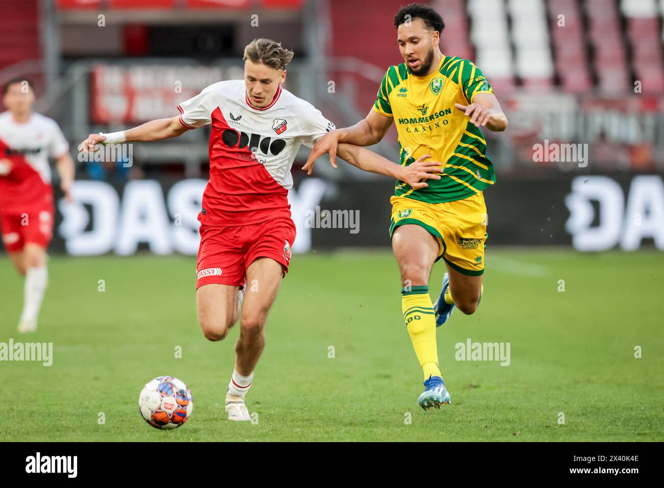 Utrecht, Paesi Bassi. 29 aprile 2024. UTRECHT, 29-04-2024, stadio Galgenwaard, Keuken Kampioen Divisie, calcio olandese, stagione 2023/2024, durante la partita Jong Utrecht - ADO, Jong FC Utrecht giocatore Jesse van de Haar, ADO Den Haag giocatore Gylermo Siereveld credito: Pro Shots/Alamy Live News Foto Stock