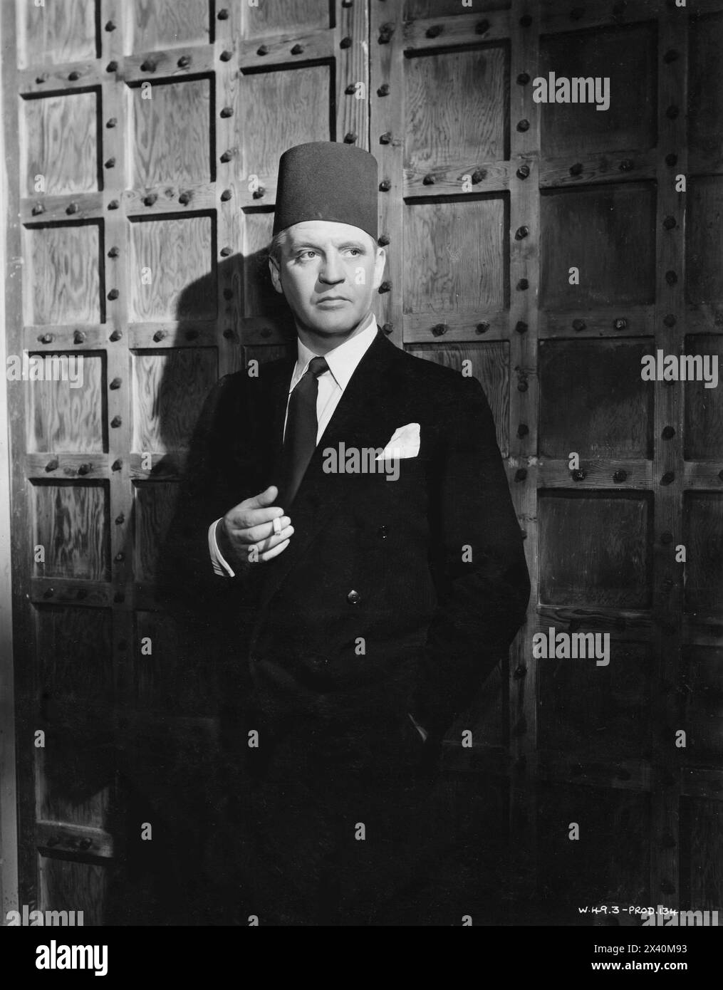 Ritratto dell'attore britannico ERIC PORTMAN nel ruolo del colonnello capo della polizia del Cairo Youssef Bey in CAIRO ROAD 1950 Direttore DAVID MacDonald Story ROBERT WESTERBY Direttore della Fotografia OSWALD MORRIS Mayflower / AB-Pathe Foto Stock