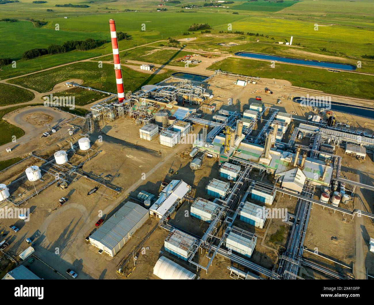 Vista aerea dell'impianto di gas; Crossfield, Alberta, Canada Foto Stock
